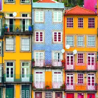 Format_SQUARE_immeubles_couleurs.webp